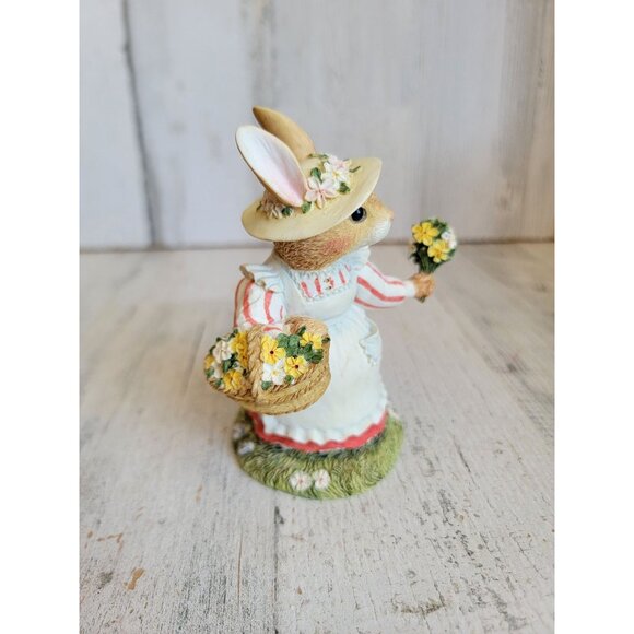 Foxwood Tails villerebox picnic at Foxwood Rue's Mum 12 Easter bunny figure - Picture 6 of 7